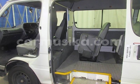 Acheter Occasion Voiture Toyota Hiace Blanc à Beitbridge, Matabeleland South Acheter Occasion Voiture Toyota Hiace Blanc à Beitbridge, Matabeleland South