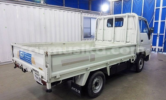 Acheter Occasion Voiture Toyota Hiace Blanc à Beitbridge, Matabeleland South Acheter Occasion Voiture Toyota Hiace Blanc à Beitbridge, Matabeleland South