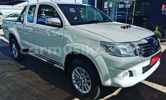 Nunua Ilio tumika Toyota Hilux Fedha Gari ndani ya Beitbridge nchini Matabeleland Kusini