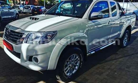 Tenga Tsaru Toyota Hilux Sirivha Mota in Beitbridge in Matabeleland South Tenga Tsaru Toyota Hilux Sirivha Mota in Beitbridge in Matabeleland South