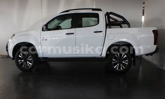 Tenga Tsaru Isuzu D–MAX Chena Mota in Alexandra Park in Harare