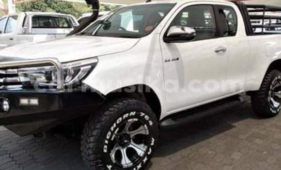Buy Used Toyota Hilux White Car in Beitbridge in Matabeleland South Buy Used Toyota Hilux White Car in Beitbridge in Matabeleland South