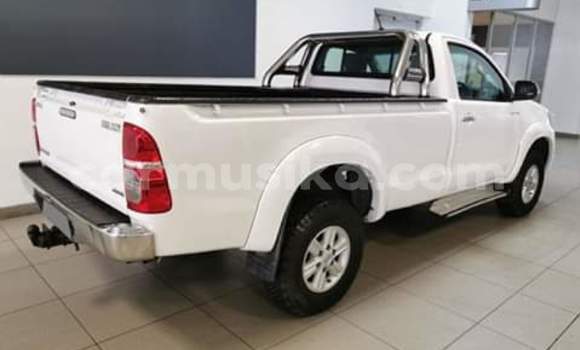 Tenga Tsaru Toyota Hilux Chena Mota in Beitbridge in Matabeleland South Tenga Tsaru Toyota Hilux Chena Mota in Beitbridge in Matabeleland South