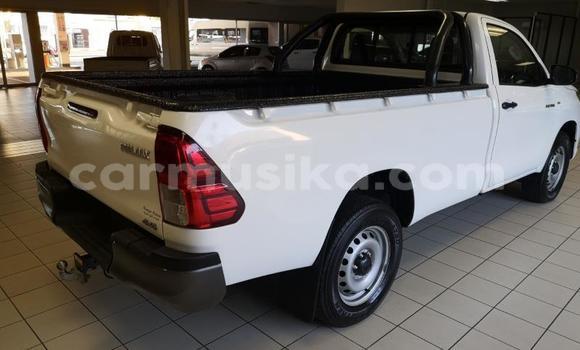 Tenga Tsaru Toyota Hilux Chena Mota in Harare in Harare Tenga Tsaru Toyota Hilux Chena Mota in Harare in Harare