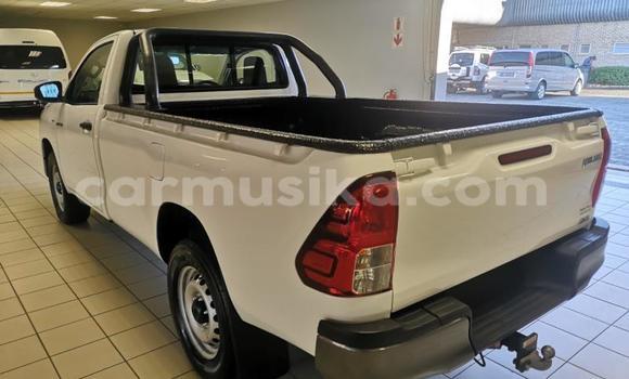 Tenga Tsaru Toyota Hilux Chena Mota in Harare in Harare Tenga Tsaru Toyota Hilux Chena Mota in Harare in Harare