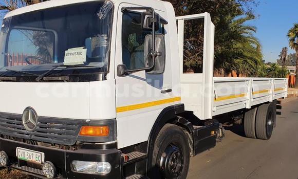 Tenga Tsaru Mercedes‒Benz Atego Chena Rori in Beitbridge in Matabeleland South Tenga Tsaru Mercedes‒Benz Atego Chena Rori in Beitbridge in Matabeleland South