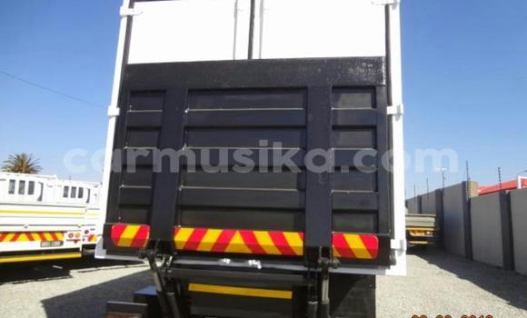 Acheter Occasion Utilitaire Isuzu FTR 850 Blanc à Beitbridge, Matabeleland South Acheter Occasion Utilitaire Isuzu FTR 850 Blanc à Beitbridge, Matabeleland South