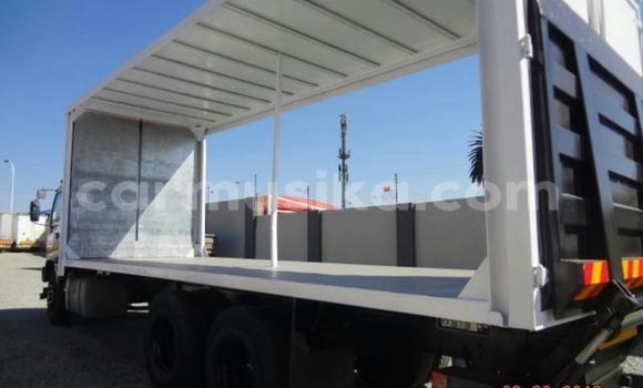 Acheter Occasion Utilitaire Isuzu FTR 850 Blanc à Beitbridge, Matabeleland South Acheter Occasion Utilitaire Isuzu FTR 850 Blanc à Beitbridge, Matabeleland South