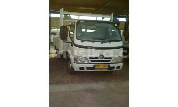 Tenga Tsaru Toyota Dyna Chena Rori in Beitbridge in Matabeleland South Tenga Tsaru Toyota Dyna Chena Rori in Beitbridge in Matabeleland South