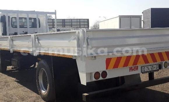 Acheter Occasion Utilitaire Nissan UD Blanc à Beitbridge, Matabeleland South Acheter Occasion Utilitaire Nissan UD Blanc à Beitbridge, Matabeleland South