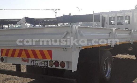 Acheter Occasion Utilitaire Nissan UD Blanc à Beitbridge, Matabeleland South Acheter Occasion Utilitaire Nissan UD Blanc à Beitbridge, Matabeleland South