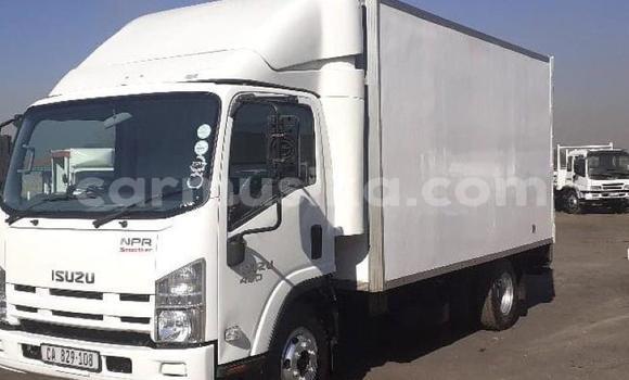 Nunua Ilio tumika Isuzu FTR 850 Nyeupe Lori ndani ya Beitbridge nchini Matabeleland Kusini