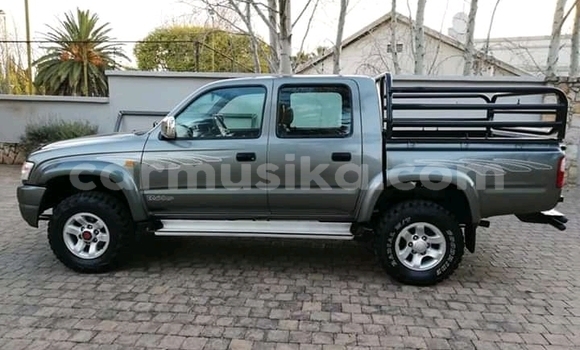 Tenga Tsaru Toyota Hilux Sirivha Mota in Beitbridge in Matabeleland South Tenga Tsaru Toyota Hilux Sirivha Mota in Beitbridge in Matabeleland South