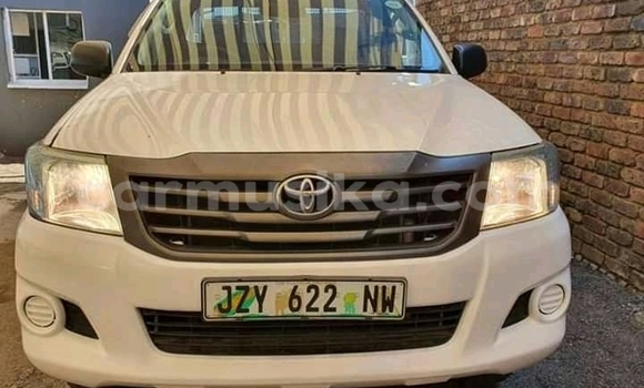 Nunua Ilio tumika Toyota Hilux Nyeupe Gari ndani ya Beitbridge nchini Matabeleland Kusini