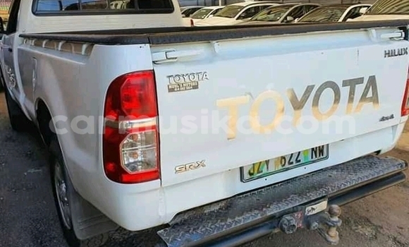 Acheter Occasion Voiture Toyota Hilux Blanc à Beitbridge, Matabeleland South Acheter Occasion Voiture Toyota Hilux Blanc à Beitbridge, Matabeleland South