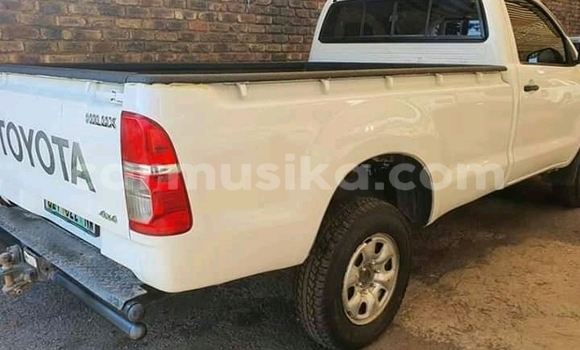 Acheter Occasion Voiture Toyota Hilux Blanc à Beitbridge, Matabeleland South Acheter Occasion Voiture Toyota Hilux Blanc à Beitbridge, Matabeleland South