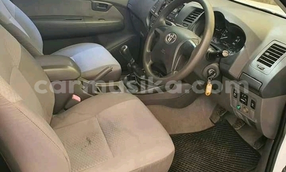 Acheter Occasion Voiture Toyota Hilux Blanc à Beitbridge, Matabeleland South Acheter Occasion Voiture Toyota Hilux Blanc à Beitbridge, Matabeleland South