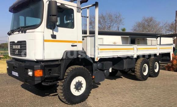 Nunua Ilio tumika Man D20 Nyeupe Lori ndani ya Beitbridge nchini Matabeleland Kusini