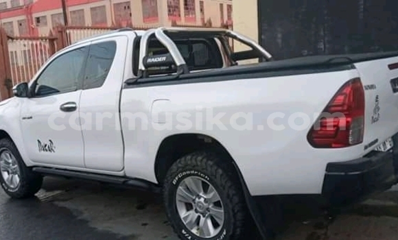 Buy Used Toyota Hilux White Car in Beitbridge in Matabeleland South Buy Used Toyota Hilux White Car in Beitbridge in Matabeleland South