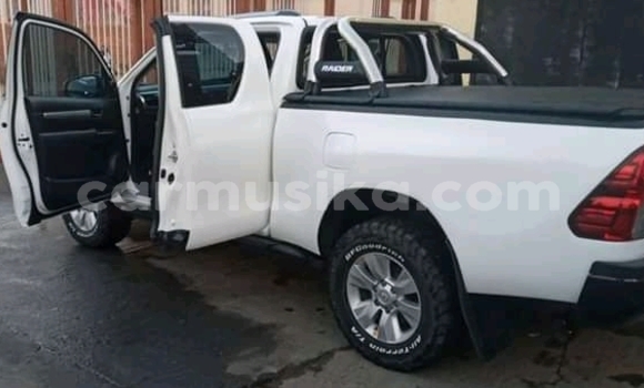 Buy Used Toyota Hilux White Car in Beitbridge in Matabeleland South Buy Used Toyota Hilux White Car in Beitbridge in Matabeleland South