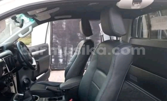 Buy Used Toyota Hilux White Car in Beitbridge in Matabeleland South Buy Used Toyota Hilux White Car in Beitbridge in Matabeleland South