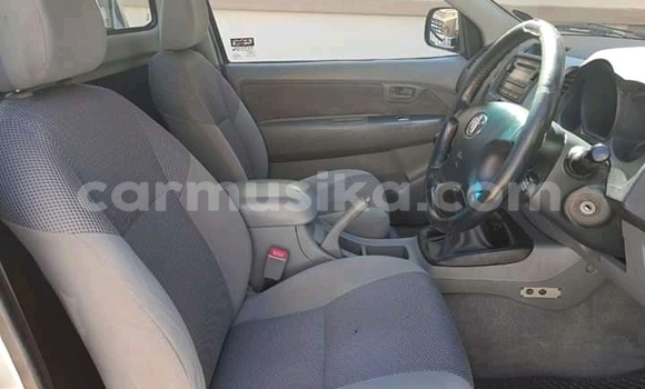 Acheter Occasion Voiture Toyota Hilux Gris à Beitbridge, Matabeleland South Acheter Occasion Voiture Toyota Hilux Gris à Beitbridge, Matabeleland South
