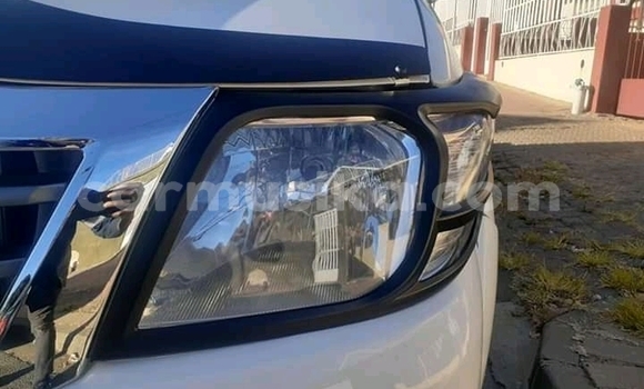 Buy Used Toyota Hilux White Car in Beitbridge in Matabeleland South Buy Used Toyota Hilux White Car in Beitbridge in Matabeleland South