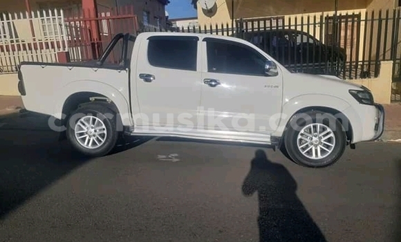 Buy Used Toyota Hilux White Car in Beitbridge in Matabeleland South Buy Used Toyota Hilux White Car in Beitbridge in Matabeleland South