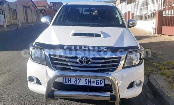 Buy Used Toyota Hilux White Car in Beitbridge in Matabeleland South Buy Used Toyota Hilux White Car in Beitbridge in Matabeleland South
