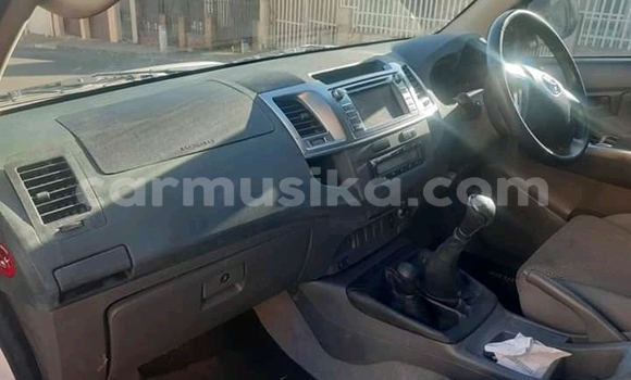 Buy Used Toyota Hilux White Car in Beitbridge in Matabeleland South Buy Used Toyota Hilux White Car in Beitbridge in Matabeleland South