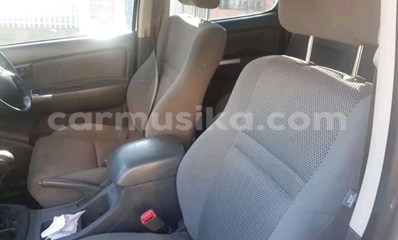 Buy Used Toyota Hilux White Car in Beitbridge in Matabeleland South Buy Used Toyota Hilux White Car in Beitbridge in Matabeleland South