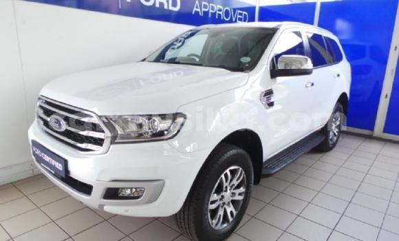 Nunua Ilio tumika Ford Everest Nyeupe Gari ndani ya Beitbridge nchini Matabeleland Kusini