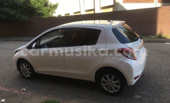 Nunua Ilio tumika Toyota Yaris Nyeupe Gari ndani ya Beitbridge nchini Matabeleland Kusini