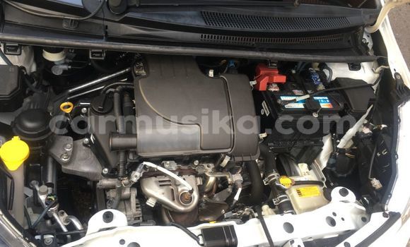 Nunua Ilio tumika Toyota Yaris Nyeupe Gari ndani ya Beitbridge nchini Matabeleland Kusini Nunua Ilio tumika Toyota Yaris Nyeupe Gari ndani ya Beitbridge nchini Matabeleland Kusini