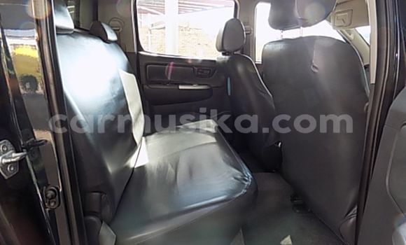 Tenga Tsaru Toyota Hilux Nhema Mota in Beitbridge in Matabeleland South