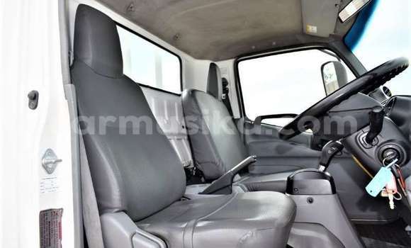 Acheter Occasion Utilitaire Toyota Dyna Blanc à Beitbridge, Matabeleland South Acheter Occasion Utilitaire Toyota Dyna Blanc à Beitbridge, Matabeleland South