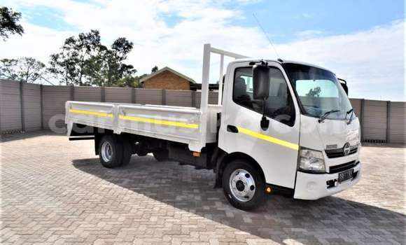 Acheter Occasion Utilitaire Toyota Dyna Blanc à Beitbridge, Matabeleland South Acheter Occasion Utilitaire Toyota Dyna Blanc à Beitbridge, Matabeleland South