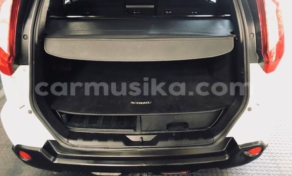 Acheter Occasion Voiture Nissan X–Trail Blanc à Beitbridge, Matabeleland South