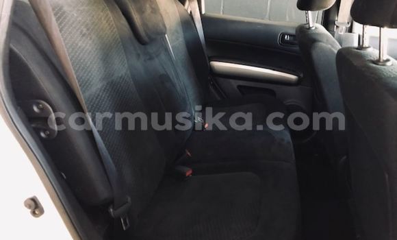 Nunua Ilio tumika Nissan X–Trail Nyeupe Gari ndani ya Beitbridge nchini Matabeleland Kusini Nunua Ilio tumika Nissan X–Trail Nyeupe Gari ndani ya Beitbridge nchini Matabeleland Kusini