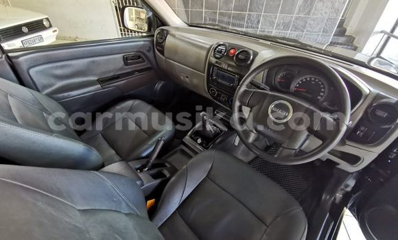 Nunua Ilio tumika Isuzu KB Nyeusi Gari ndani ya Beitbridge nchini Matabeleland Kusini Nunua Ilio tumika Isuzu KB Nyeusi Gari ndani ya Beitbridge nchini Matabeleland Kusini