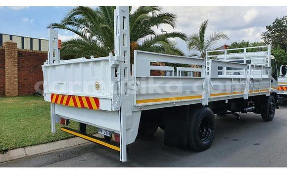 Acheter Occasion Utilitaire Isuzu FTR 850 Blanc à Beitbridge, Matabeleland South Acheter Occasion Utilitaire Isuzu FTR 850 Blanc à Beitbridge, Matabeleland South