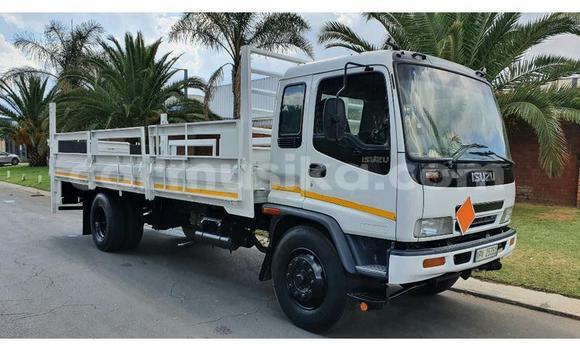Acheter Occasion Utilitaire Isuzu FTR 850 Blanc à Beitbridge, Matabeleland South Acheter Occasion Utilitaire Isuzu FTR 850 Blanc à Beitbridge, Matabeleland South