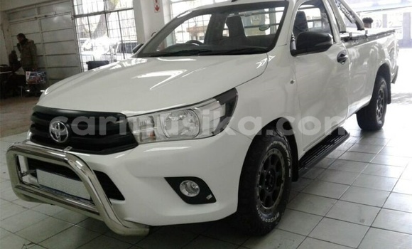 Buy Used Toyota Hilux White Car in Beitbridge in Matabeleland South