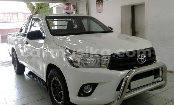Acheter Occasion Voiture Toyota Hilux Blanc à Beitbridge, Matabeleland South Acheter Occasion Voiture Toyota Hilux Blanc à Beitbridge, Matabeleland South