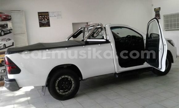 Acheter Occasion Voiture Toyota Hilux Blanc à Beitbridge, Matabeleland South Acheter Occasion Voiture Toyota Hilux Blanc à Beitbridge, Matabeleland South