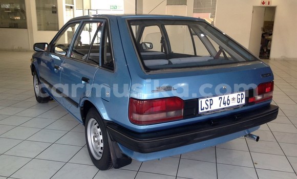 Acheter Occasion Voiture Mazda 323 Bleu à Beitbridge, Matabeleland South Acheter Occasion Voiture Mazda 323 Bleu à Beitbridge, Matabeleland South