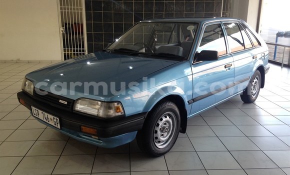 Acheter Occasion Voiture Mazda 323 Bleu à Beitbridge, Matabeleland South Acheter Occasion Voiture Mazda 323 Bleu à Beitbridge, Matabeleland South