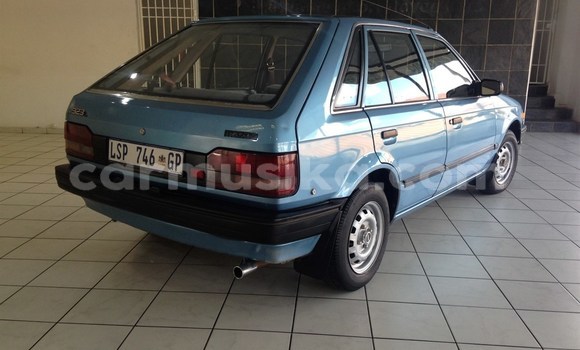 Acheter Occasion Voiture Mazda 323 Bleu à Beitbridge, Matabeleland South Acheter Occasion Voiture Mazda 323 Bleu à Beitbridge, Matabeleland South