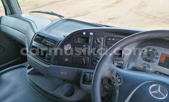 Acheter Occasion Utilitaire Mercedes‒Benz Tipper Blanc à Beitbridge, Matabeleland South Acheter Occasion Utilitaire Mercedes‒Benz Tipper Blanc à Beitbridge, Matabeleland South