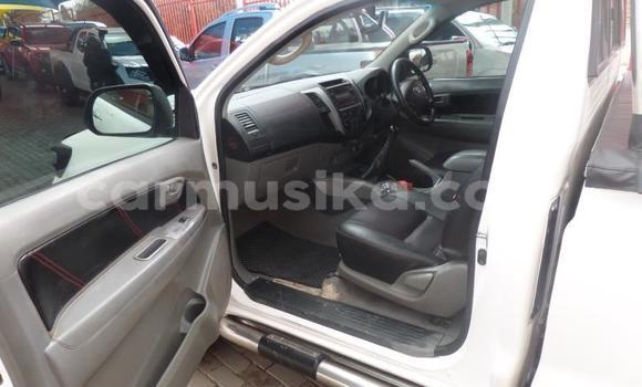 Buy Used Toyota Hilux Silver Car in Beitbridge in Matabeleland South Buy Used Toyota Hilux Silver Car in Beitbridge in Matabeleland South